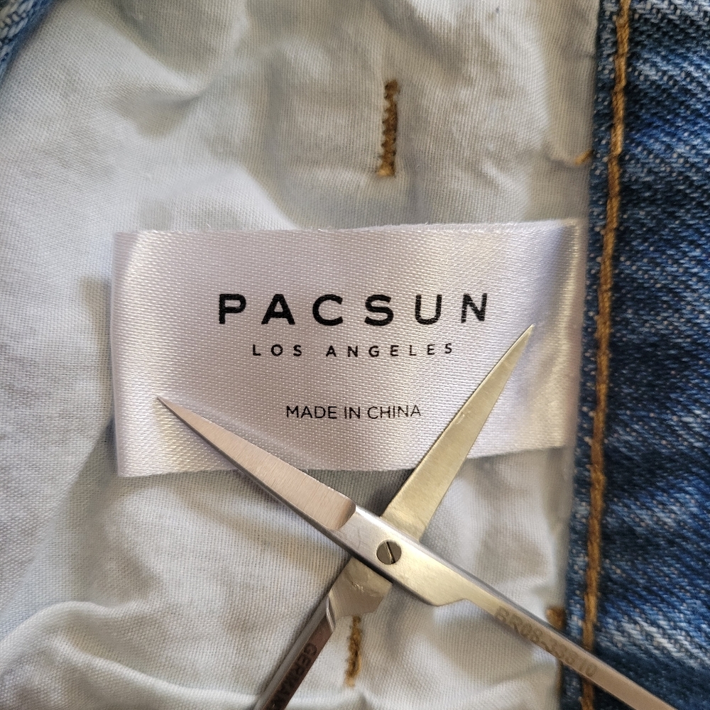 PacSun High rise Icon button fly, jean short, distressed cutoff, size 28. - Picture 6 of 10